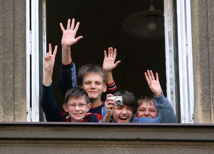 Ale co bude anděl říkat, až tyhle kluky bude učit třeba fyziku? A pomůže mu v tom "program nulové tolerance" ministra školství Romana Giertycha?