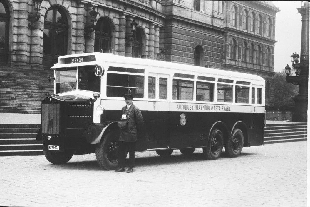autobusy Praha historie