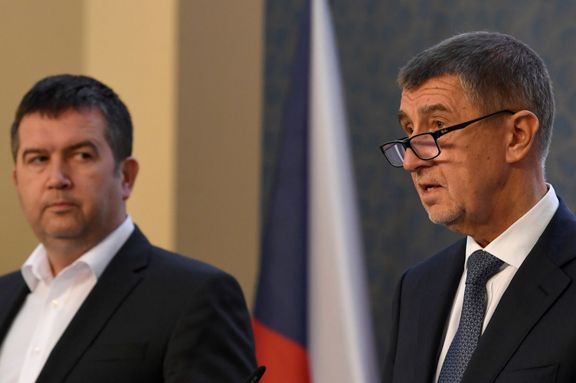Premiér Andrej Babiš (ANO) a ministr Jan Hamáček při vyhlášení nouzového stavu.