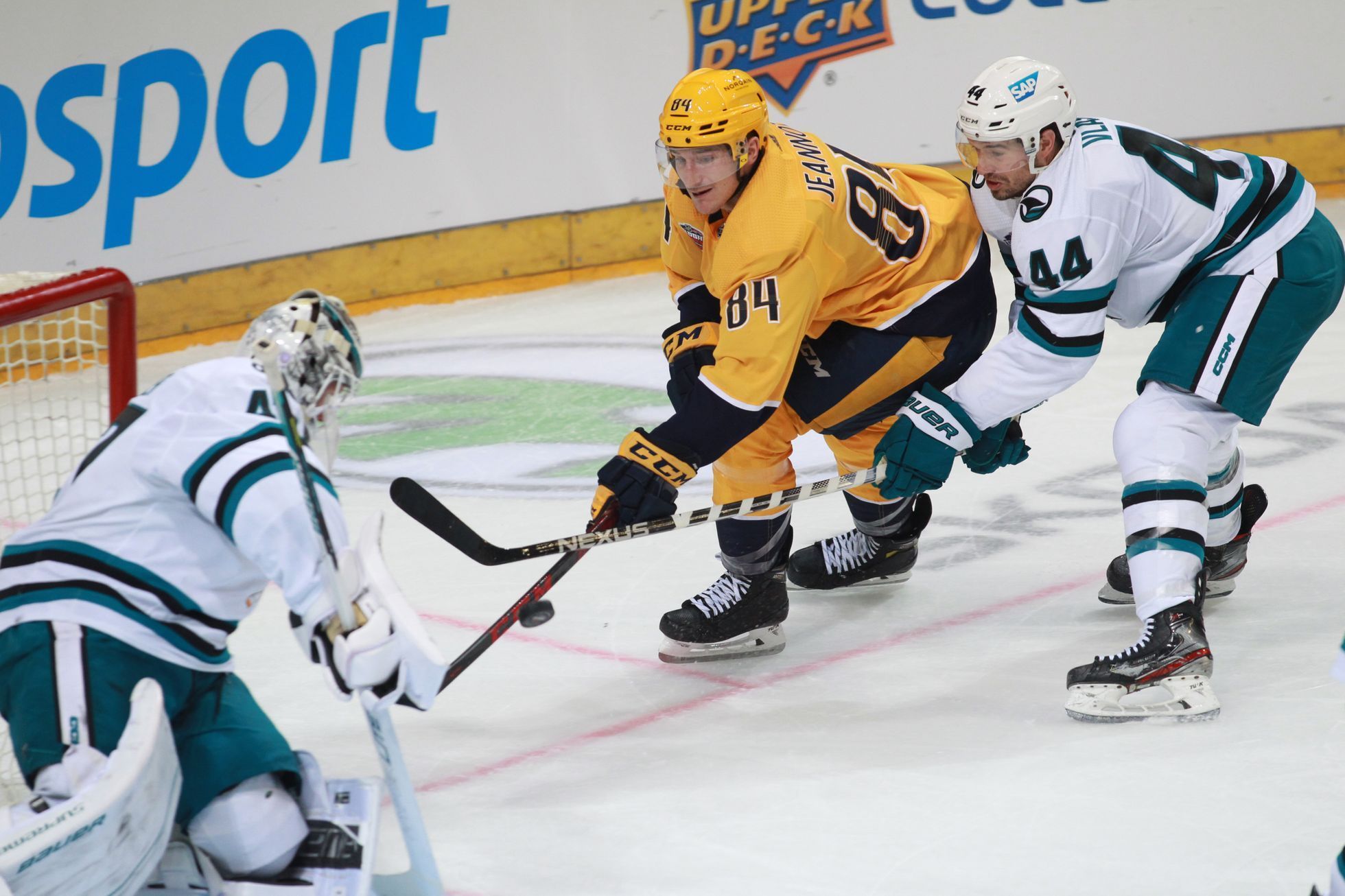 NHL v Praze: Nashville Predators vs. San José Sharks, James Reimer