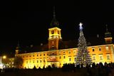 Osvětlený Královský hrad a varšavský vánoční stromeček.