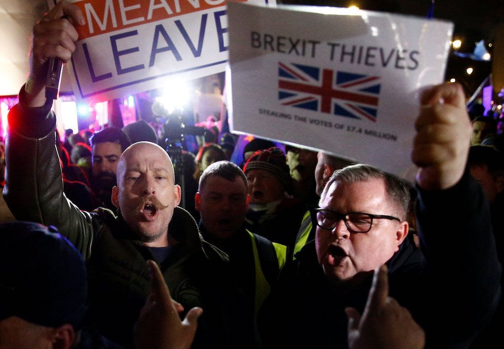 Protesty ve Velké Británie poté, co poslanci zamítli dohodu o brexitu