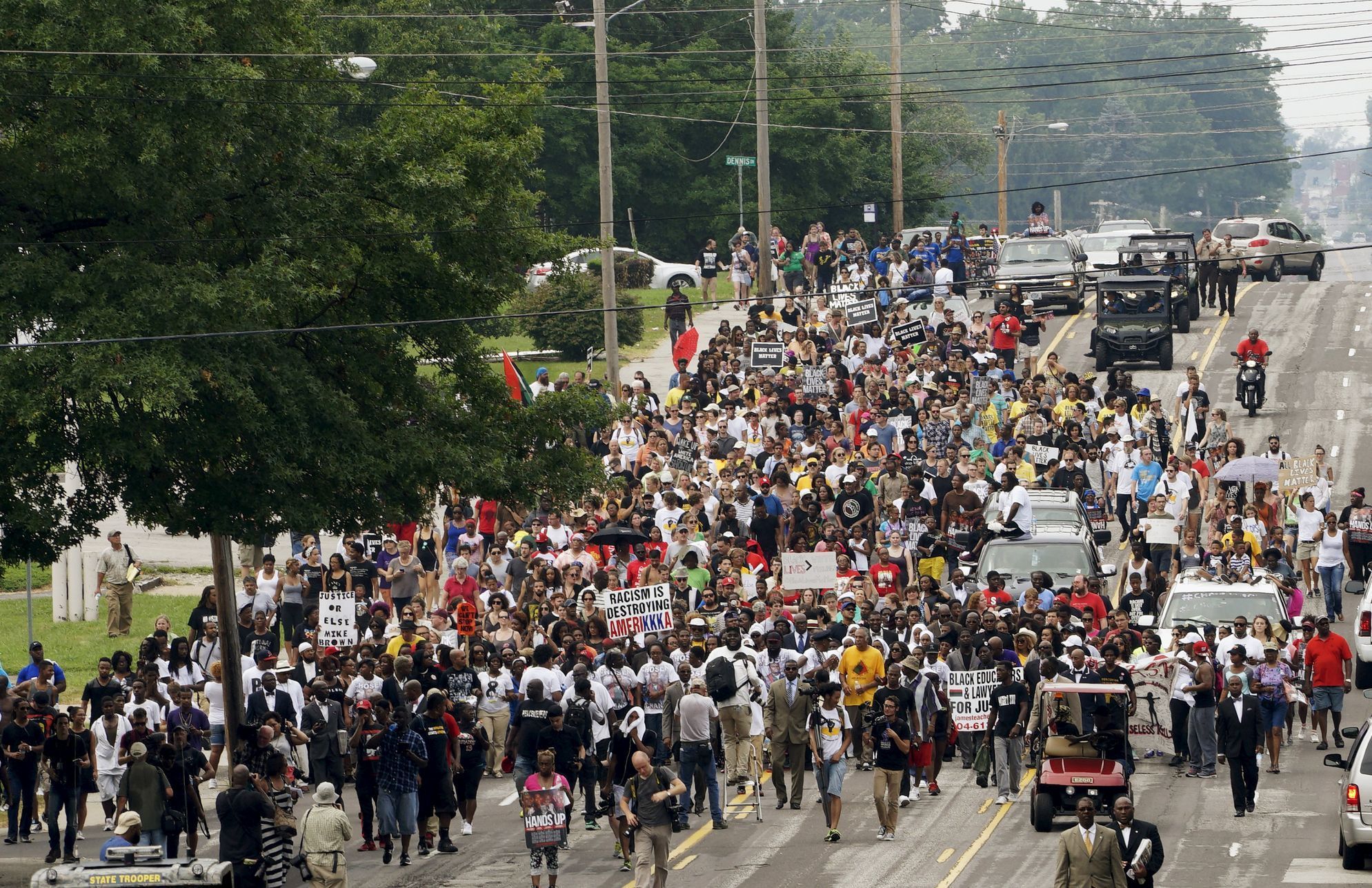 USA - Ferguson - Michael Brown - výročí - průvod