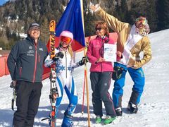 Trenérem české nejlepší handicapované lyžařky je její maminka a o servis lyží se stará její otec.
