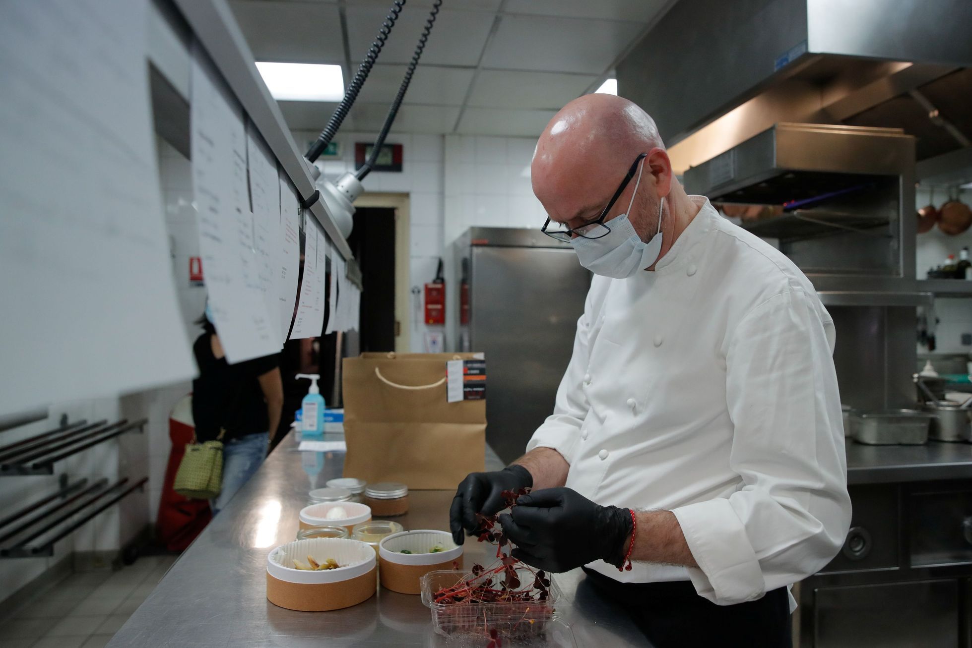 Michelinská restaurace La Chiberta během pandemie servíruje své speciality v rámci speciálního rozvozu jídla