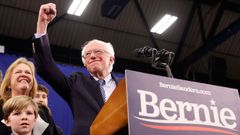 Bernie Sanders během projevu po primárkách v New Hampshire.
