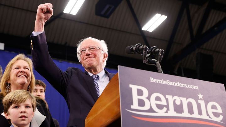 Biden dál klesá mezi demokraty v USA, první je revolucionář Sanders. A Trump se baví