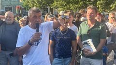 Předseda ANO Andrej Babiš na mítinku v Holešově, kde odpovídal na dotaz, proč mlží ohledně své spolupráce se Státní bezpečností před rokem 1989.
