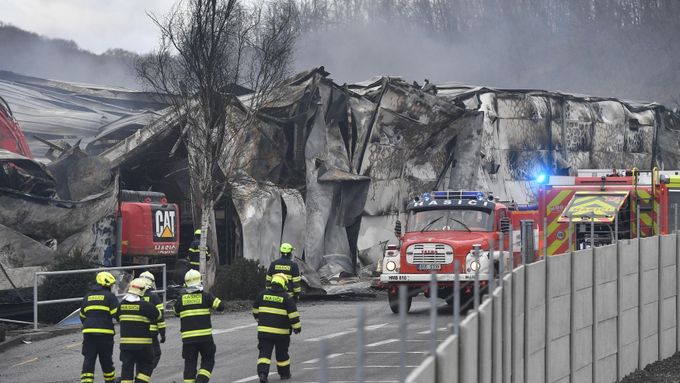Ničivý požár zasáhl sklady dodavatelů pro Škodu Auto.