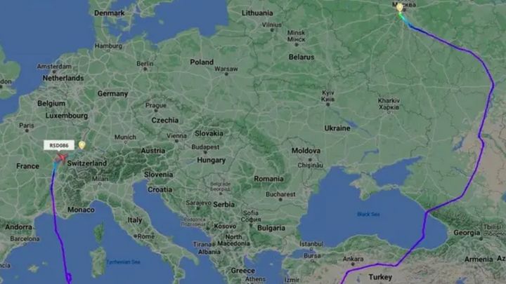 Z Moskvy do Basileje kolem celé Evropy. Letoun s ruskými diplomaty 9 hodin kličkoval; Zdroj foto: Flightradar24/Businessinsider.com
