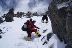 Horolezci  dřou na K2 jako galejníci