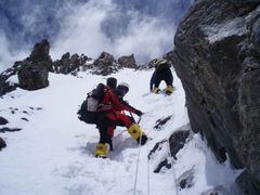 Výstup do prvního výškového tábora je pořádná dřina. Přespat v 6000 metrech je také pořádný záhul, po sestupu čeká na horolezce v BC opět dřina.