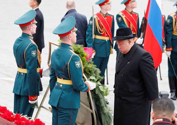 Kim Čong-un na návštěvě Vladivostoku, kde se sešel s Vladimirem Putinem.