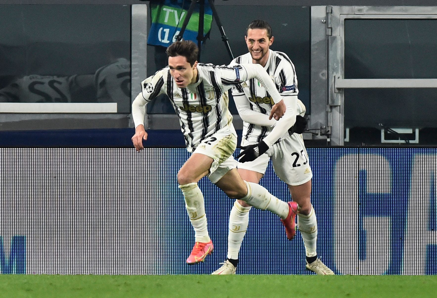Odveta osmifinále Ligy mistrů 2020/21, Juventus - Porto: Ani dva góly Federica Chiesy domácím nestačily