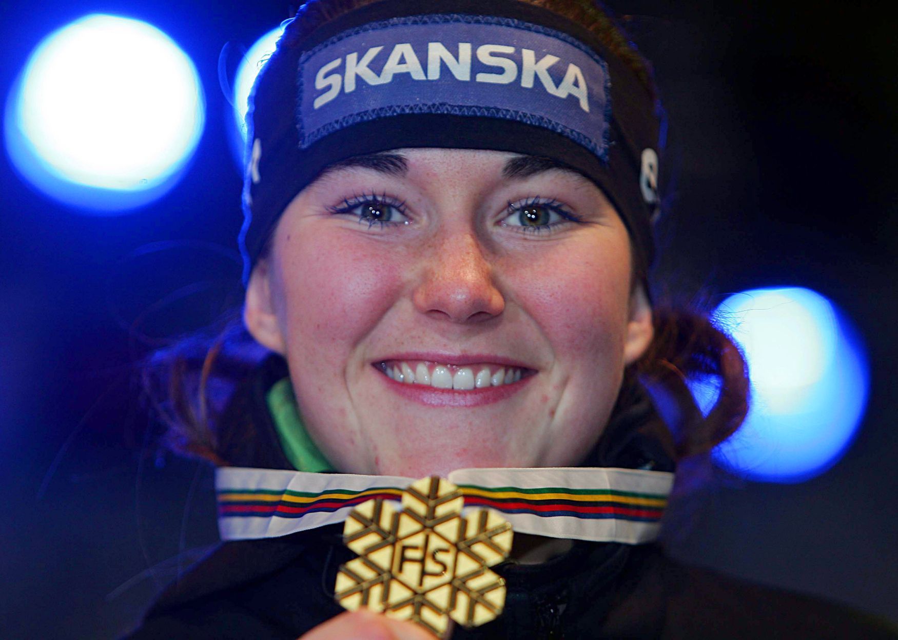 Šárka Strachová (ještě pod dívčím jménem Záhorbská) se zlatou medailí ze slalomu na MS v Aare 2007