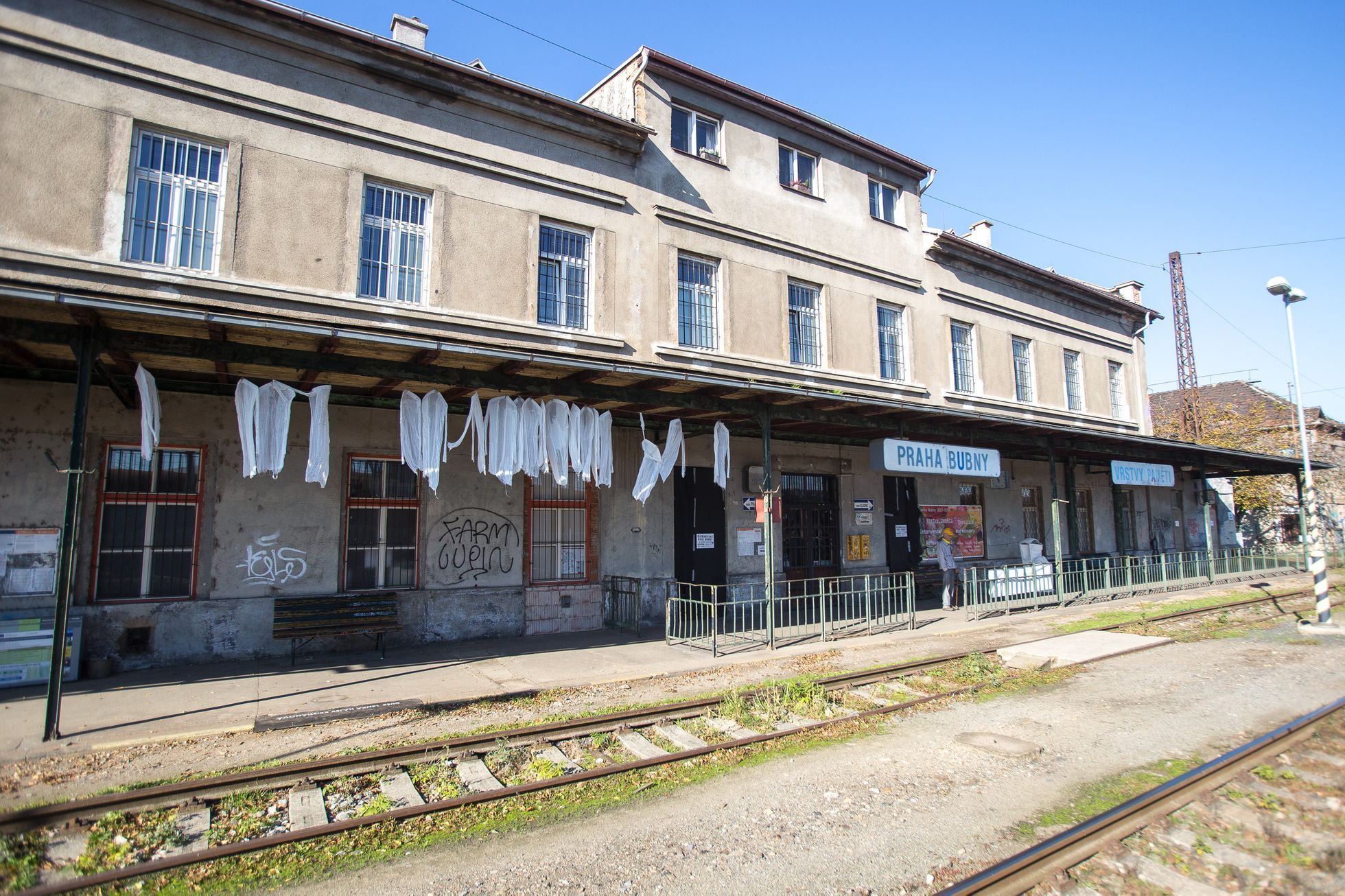 Vlakové nádraží Bubny - památník obětem holokaustu, ulice Nicholase Wintona
