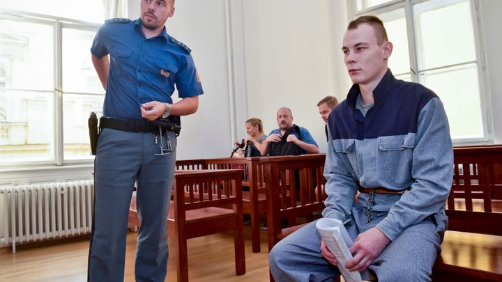 Video: Mladík brutálně napadl a znásilnil svou sousedku. Odpykat si má 20 let vězení