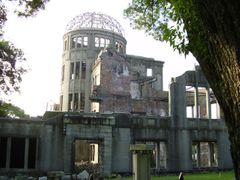 Atomový dóm v Hirošimě, jeho stavitelem byl Čech Jan Letzel. Celosvětové slávy této budovy se však nedožil. zemřel roku 1925