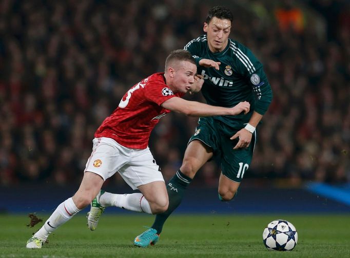 Fotbal, Liga mistrů: Manchester United - Real Madrid: Tom Cleverley - Mesut Özil