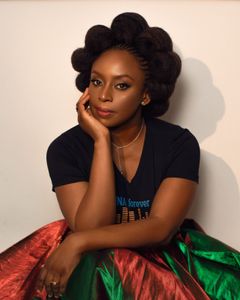 Chimamanda Ngozi Adichieová.