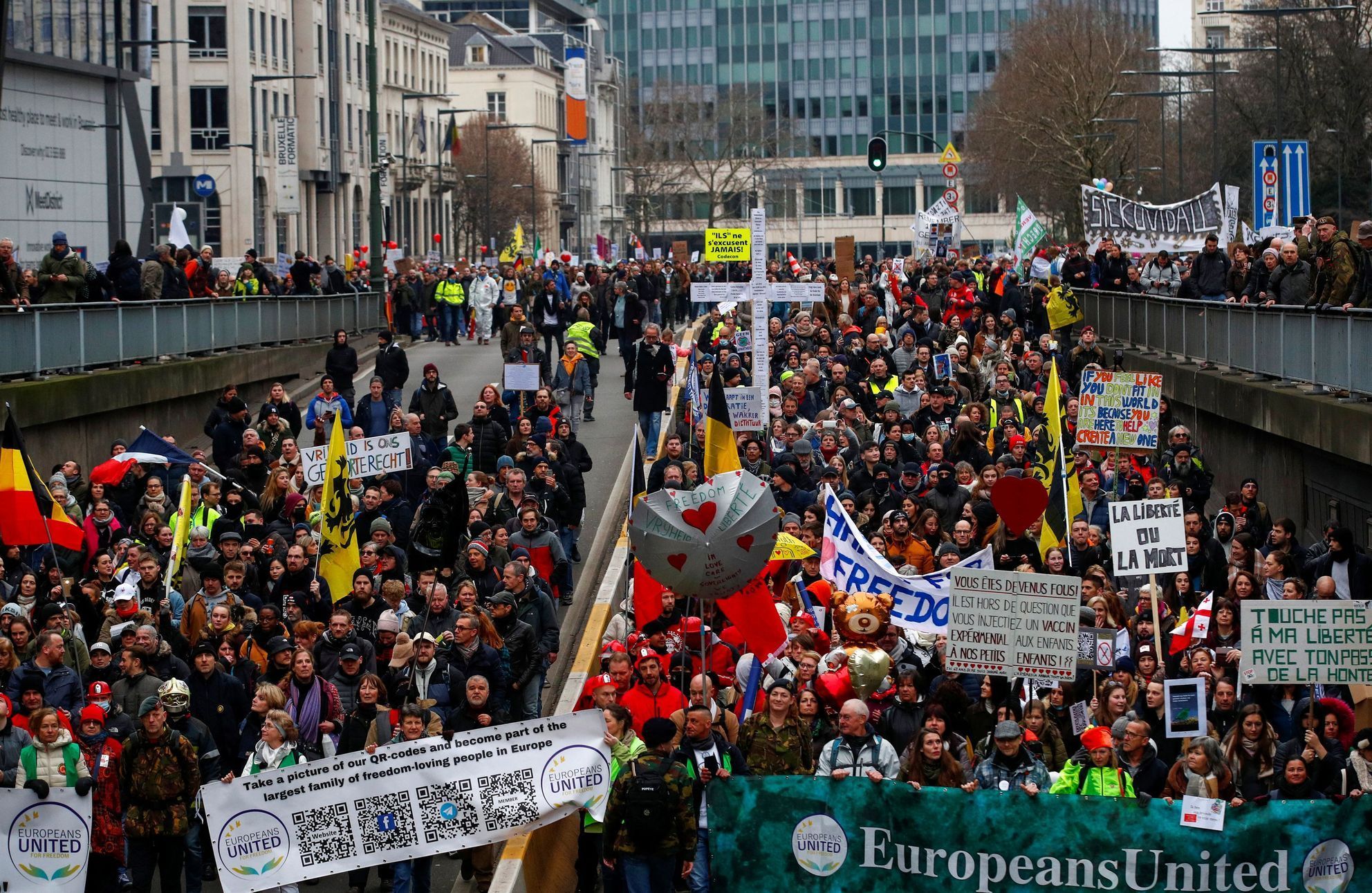 brusel protesty covid koronavirus demonstrace belgie