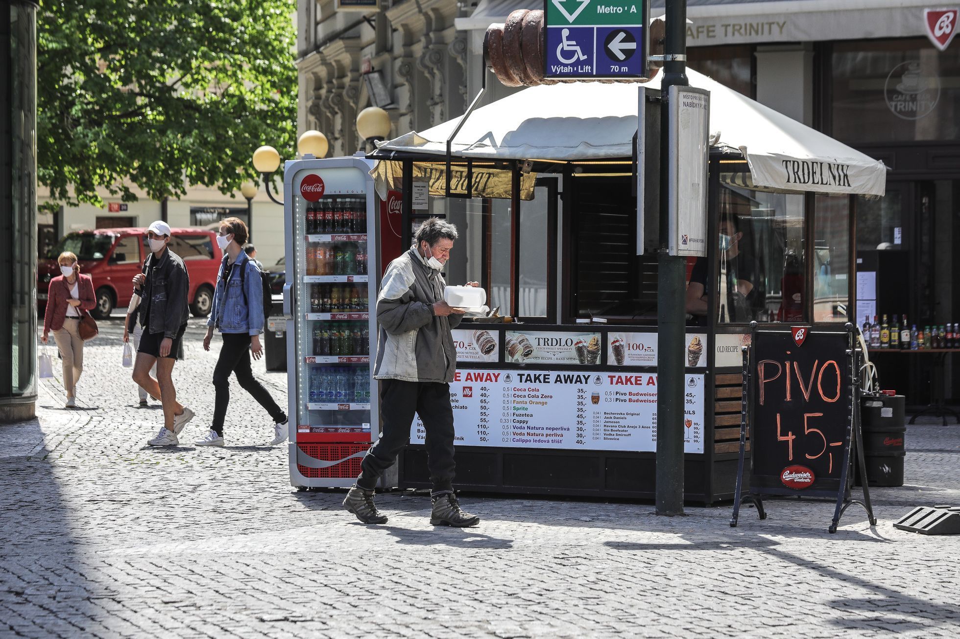 Praha ožívá - otevřené obchody první den - koronavirus