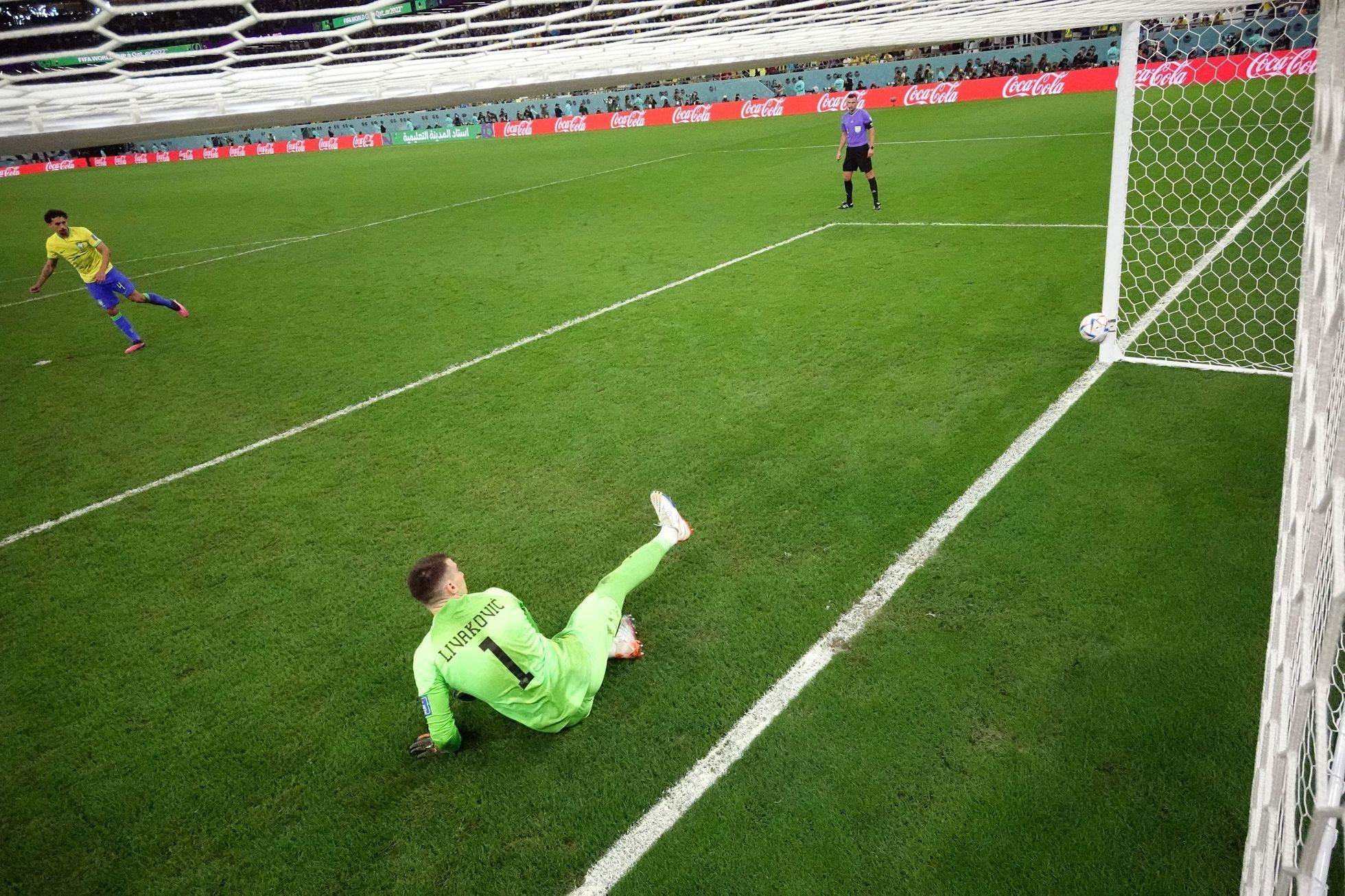 Marquinhos trefuje tyč při penaltovém rozstřelu ve čtvrtfinále MS 2022 Chorvatsko - Brazílie