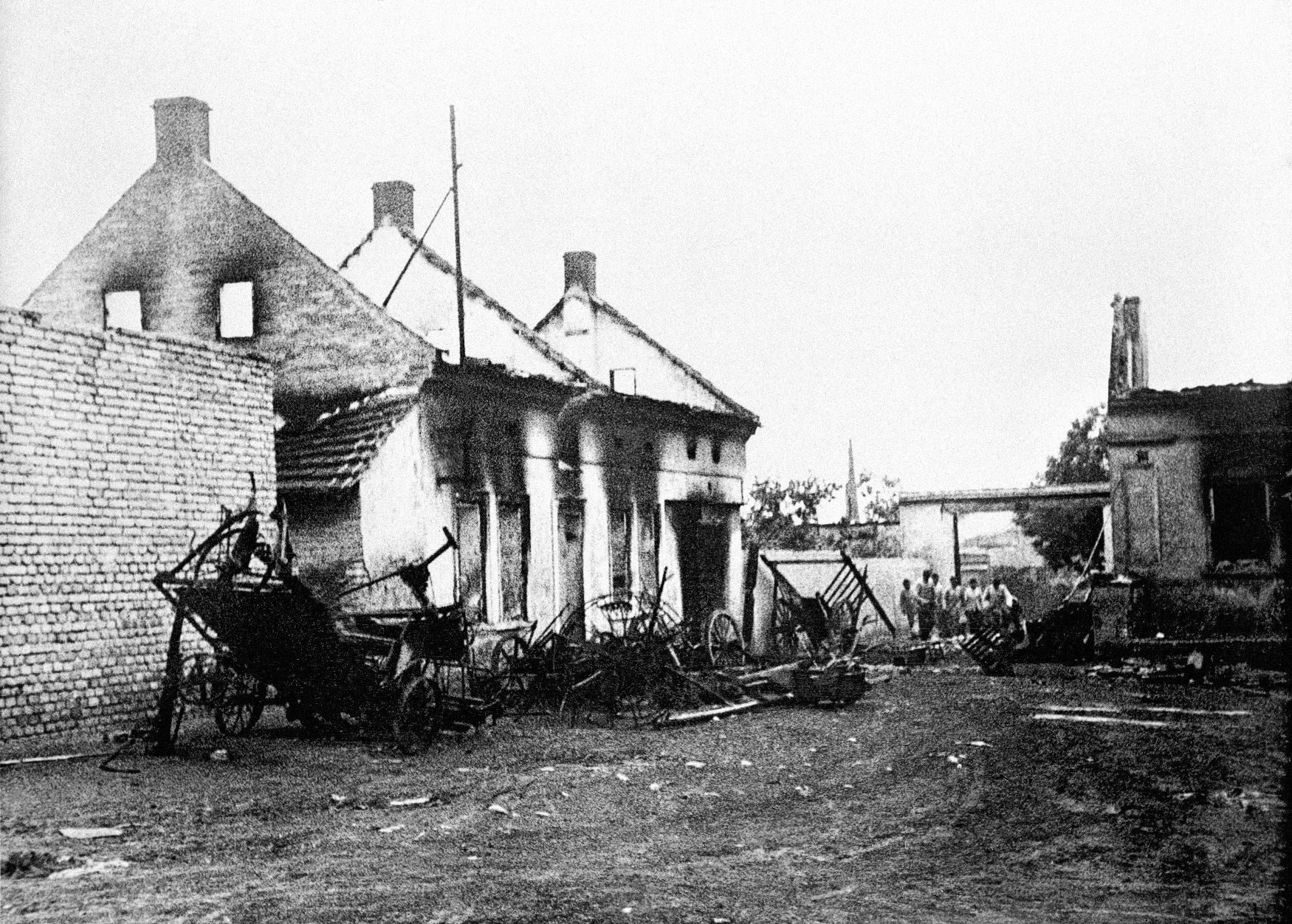 Jednorázové užití / Fotogalerie / Před 79 lety zmasakrovali nacisté obyvatele Lidic a jejich obec zlikvidovali.