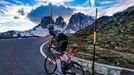 Passo di Sella - Na posledním úseku před Passo di Sella ve 2244 m.n.m. se před námi vždy objevily masivní skalní bloky.