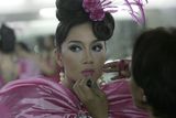 Účastnice soutěže Amazing Philippine Beauties, kde spolu soutěží transsexuálové a transvestité z celých Filipín o právo reprezentovat svou zemi na mezinárodní soutěži Miss International Queen v Thajsku