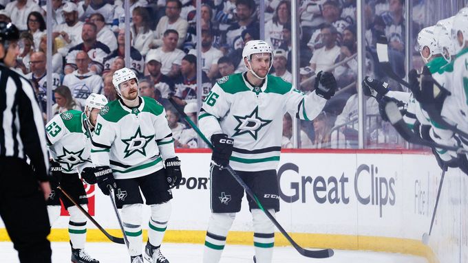 Rantanenův hattrick v prvním utkání série 2. kola play off 2025 na ledě Winnipegu