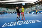 Nenasazená dvojice předvedla v Melbourne spanilou jízdu a pozvedla vítěznou trofej. Sedmadvacetiletá Šafářová se stala první českou vítězkou čtyřhry na Australian Open po 20 letech. Před ní to naposledy dokázala Jana Novotná