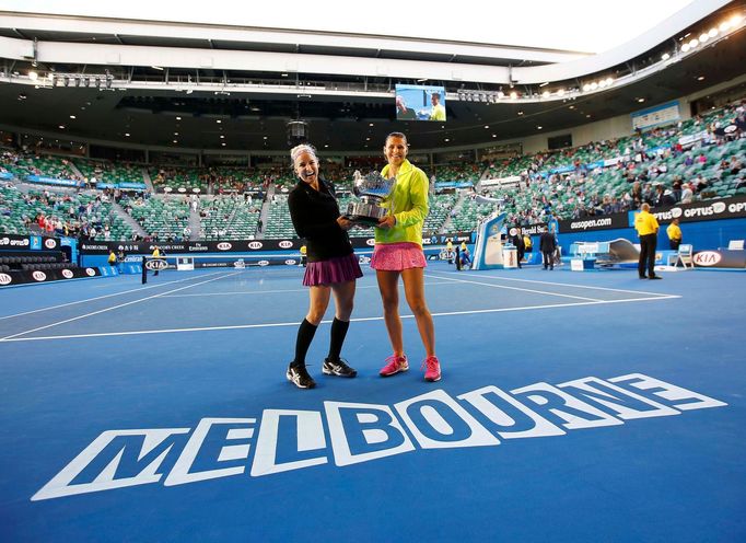 Šafářová a Matteková-Sandsová slaví titul na Australian Open 2015