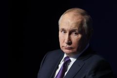 V Kremlu houstne atmosféra. Mocní jdou proti sobě, říká britský znalec Ruska