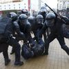 Policie zasáhla proti demonstrantům v Minsku, zatkla desítky lidí