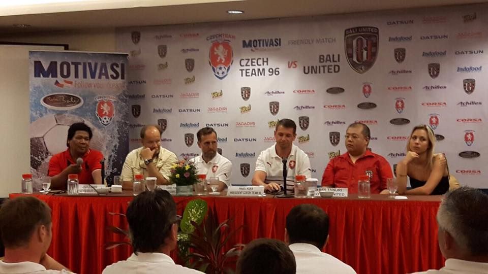 Čeští vicemistři Evropy z roku 1996 na Bali