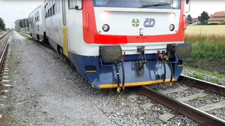 U Chrudimi vykolejil osobní vlak, nikdo se nezranil. Provoz zůstává přerušený
