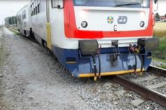 U Chrudimi vykolejil osobní vlak, nikdo se nezranil. Provoz už je obnoven