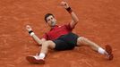 Novak Djokovič slaví triumf na French Open 2016