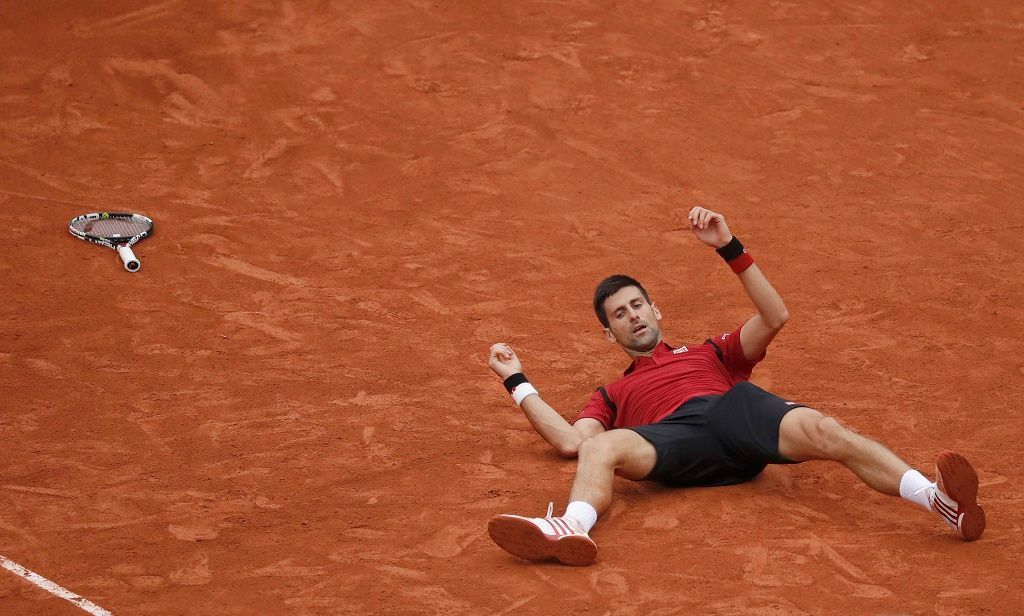 Novak Djokovič slaví triumf na French Open 2016