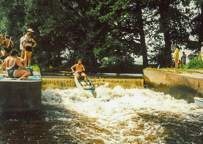 Fotografie z archivu Lubomír Fleisig, který již desítky let zachycuje vodáctví, kterému se stále aktivně věnuje.