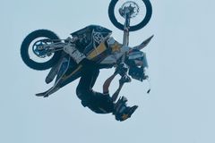 Podmol doma skočil salto na motorce pro Dakar. Teď přemýšlí o přemetu na duně