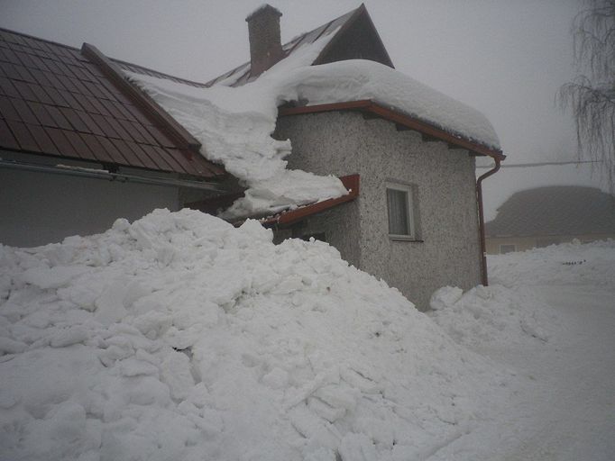 Dole ve městech panuje předjaří, ale na horách je stále spousta sněhu.