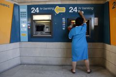 Rakousko vyšetřuje krádež bankomatu, stopy vedou i do Česka