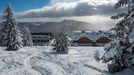 Horská chata Dvoračky během zimního období v Krkonoších. Fotografie z roku 2021