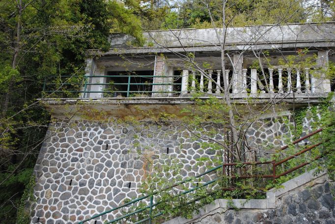 Dvoupodlažní domek Casina se nachází poblíž sopky Monte Vulture a jezera Monticchio Laghi.