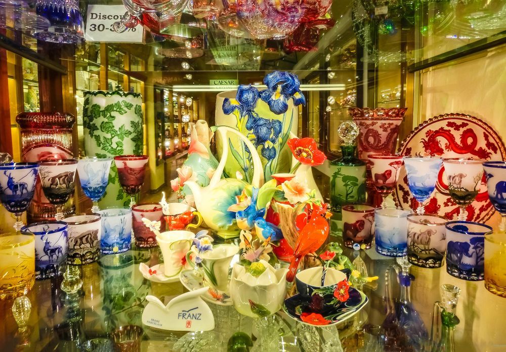 Praha Staré Město vánoce dárky turisté kýč sklo ilustrační foto