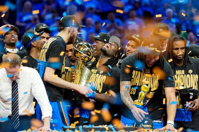 Basketbalisté Oklahomy slaví titul v NBA.