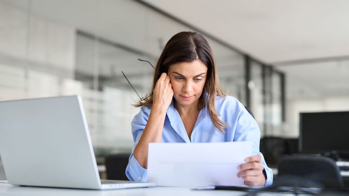 Proč ženy mají méně peněz a více povinností? Brzdí je i stereotypy a vlastní výčitky; Zdroj foto: Shutterstock
