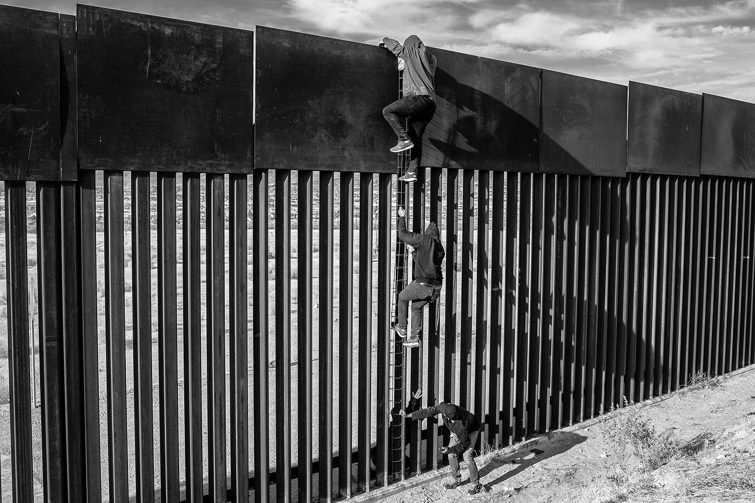 Alejandro Cegarra (Venezuela, The New York Times/Bloomberg): The Two Walls. Ukázka ze souboru oceněného na World Press Photo 2024 v kategorii Dlouhodobý projekt